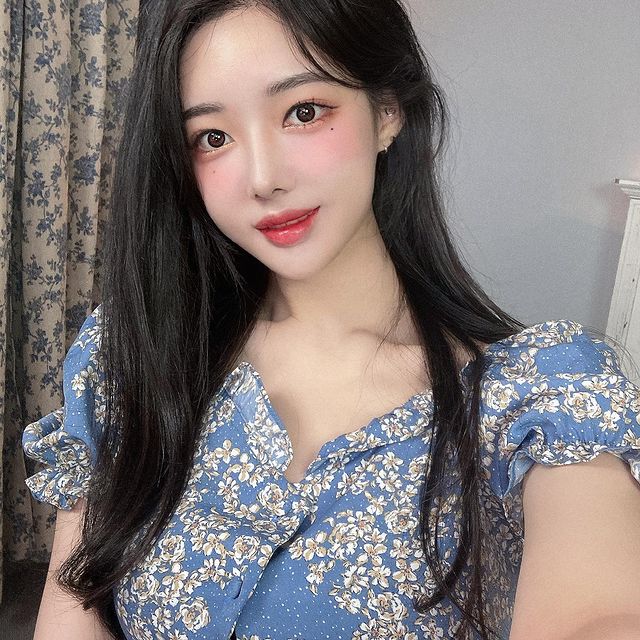 Ayun - the beautiful streamer in the story