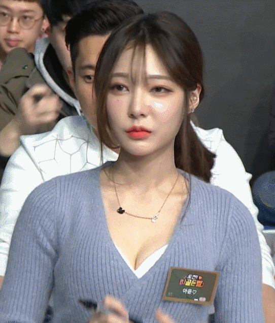 Ayun's cute, natural face is highly praised