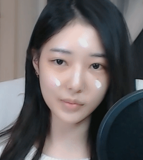 There’s even a makeup-free clip too