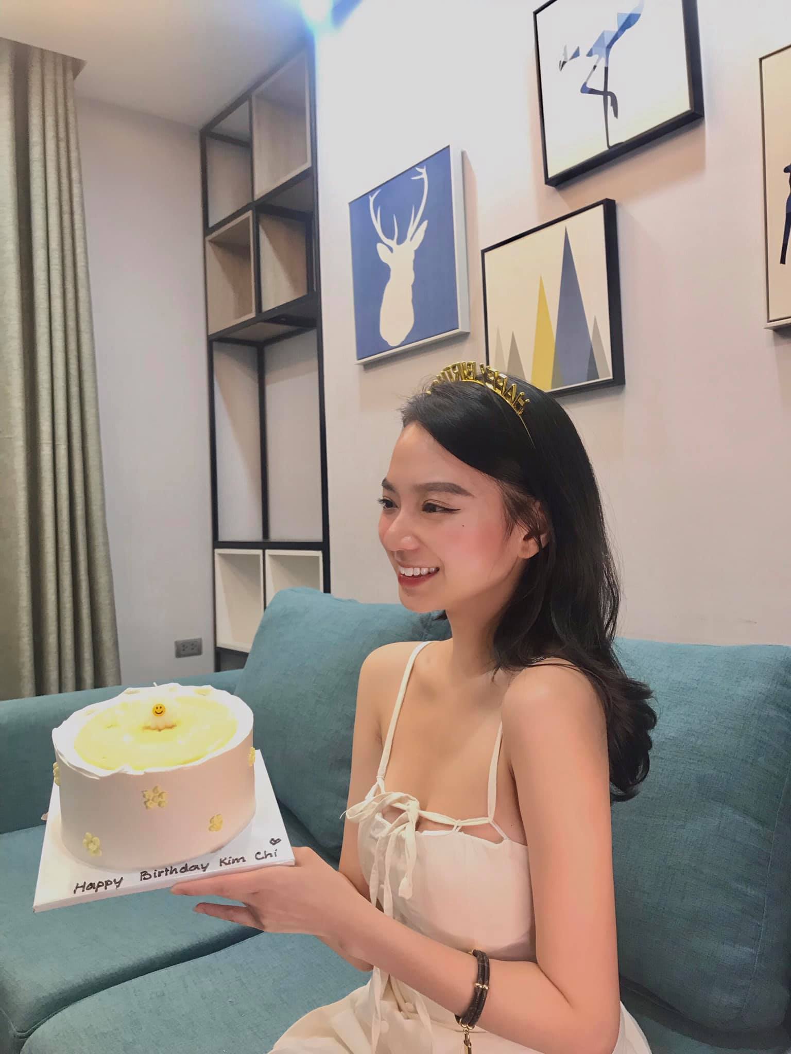 Female streamer celebrating a simple birthday.