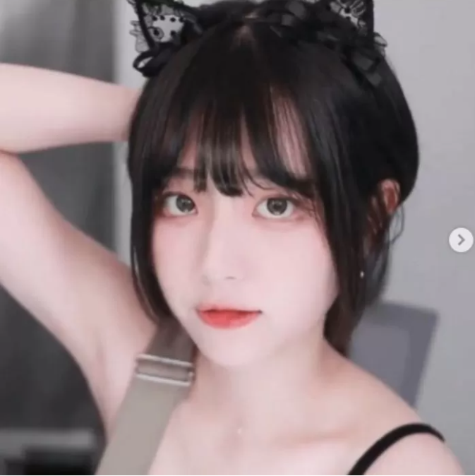 The streamer mainly plays League of Legends and interacts with fans now