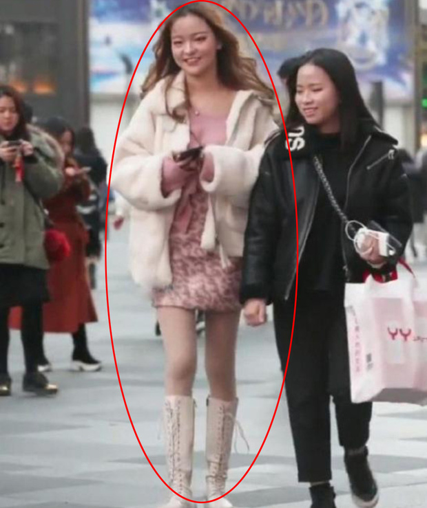 The photo that is causing trouble for the hot girl