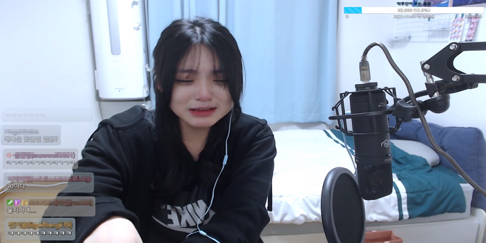 The streamer breaks down in tears upon seeing the viewer count reach 70