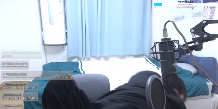 The streamer collapses live