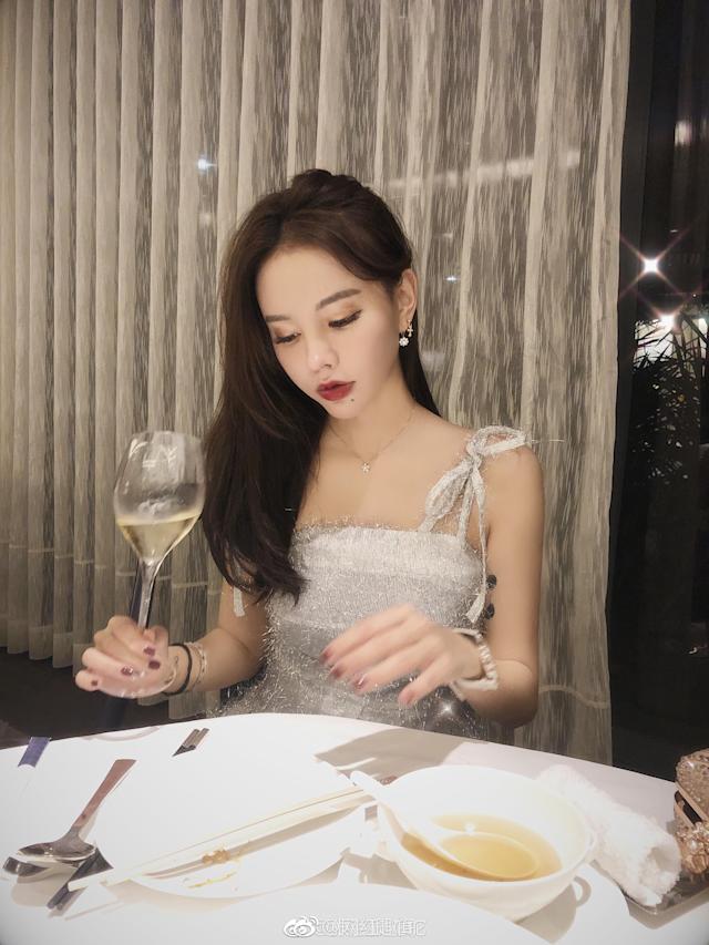 Someone very famous for her elegant and refined beauty in her appearances