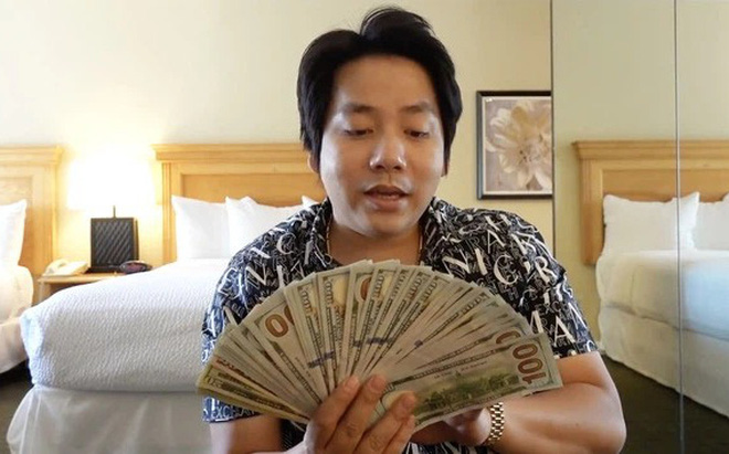 Khoa Pug often shows off his wealth on his YouTube channel