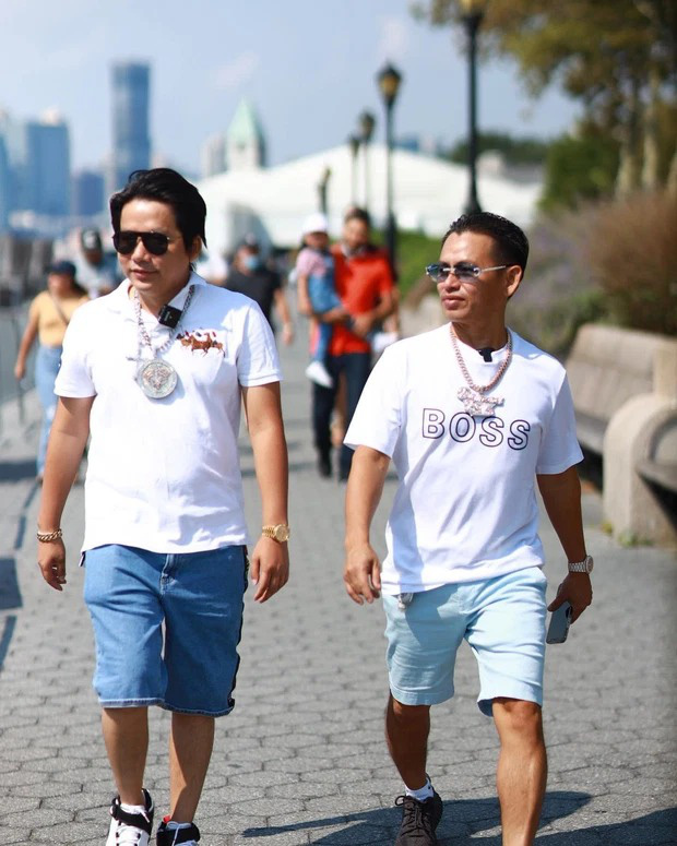 Even the shared photos on the personal page between Khoa Pug and the diamond billionaire have also 'disappeared'