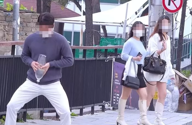 The 'horrified' reaction of passersby witnessing the incident