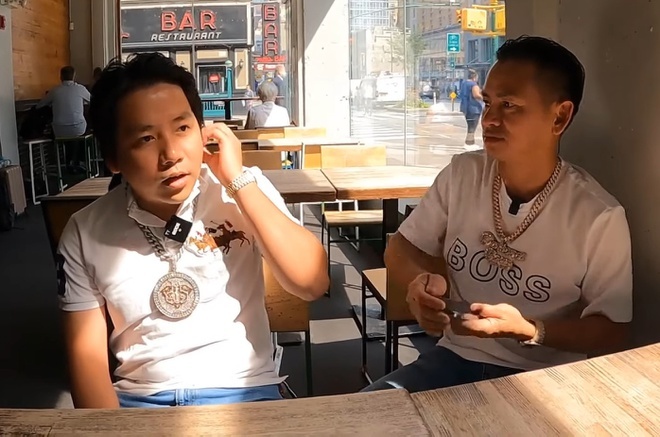 When Khoa Pug and Johnny Đặng were still 'close'