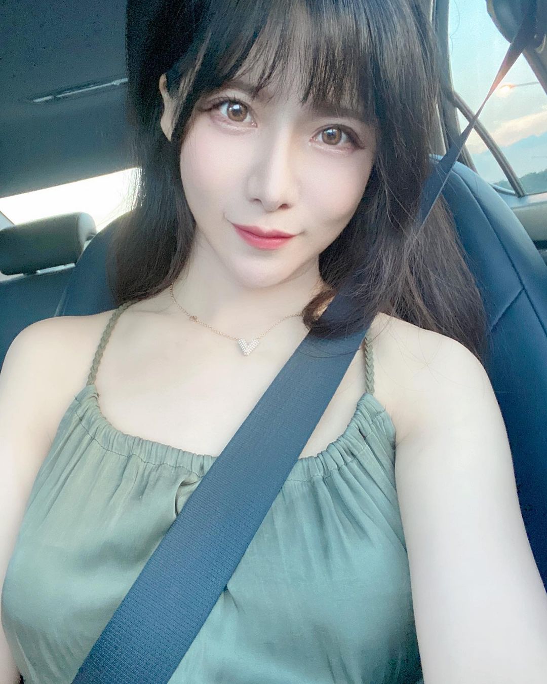 The hot girl surprised many when she publicly disclosed her income