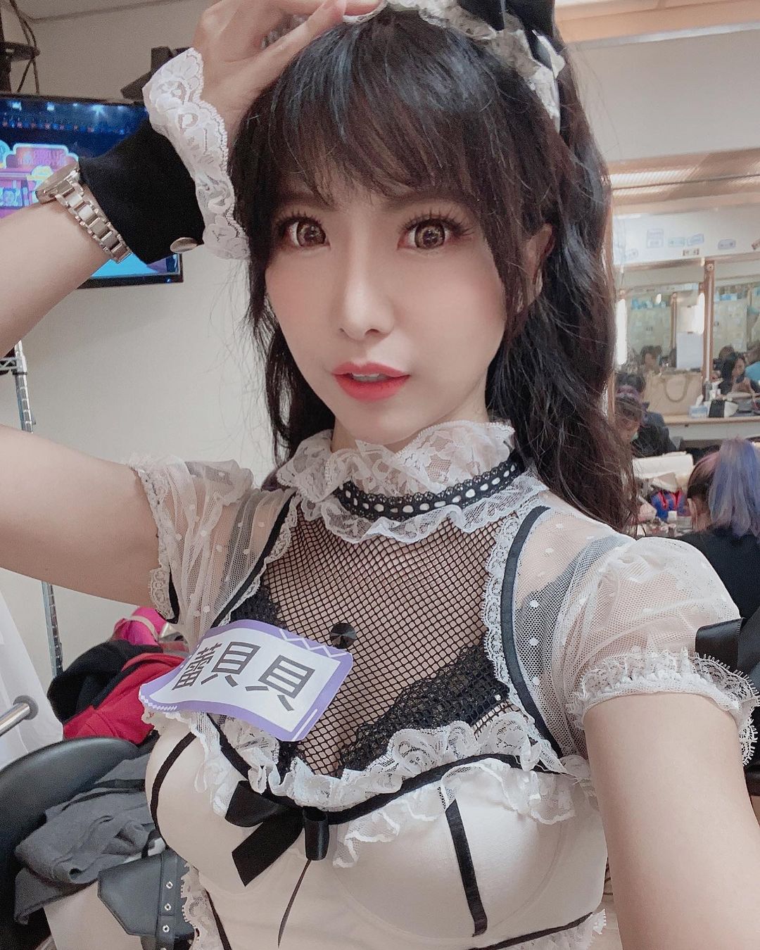 Her self-posted photos on her personal page are also very different