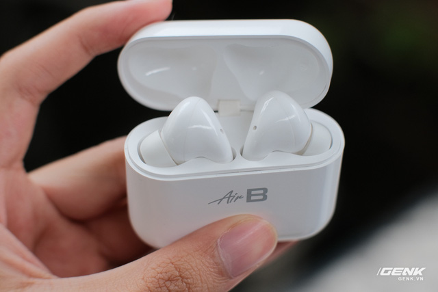AirB headphones from BKAV