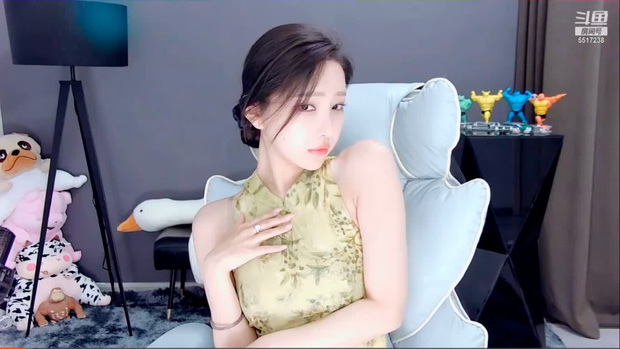 The beautiful face of female streamer Xiao Xiao Su