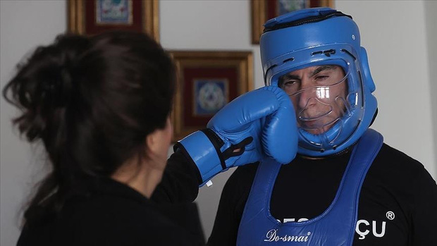 Image of customers using Hasan Riza Gunay's service