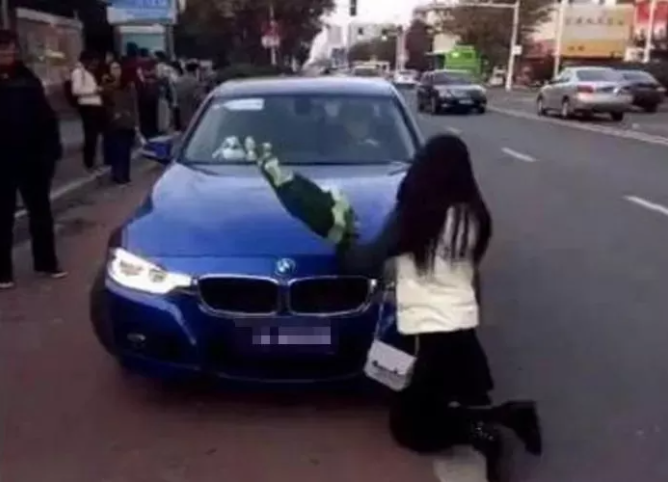 The girl seemingly abandoned all self-respect and refused to stand up in the street