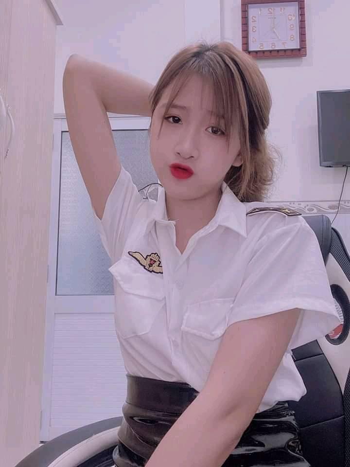 The beautiful looks of the hot girl.