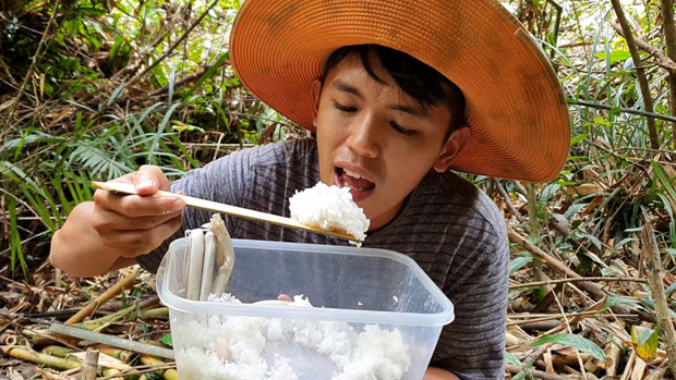 Sang Vlog when he was labeled as the poorest YouTuber in Vietnam
