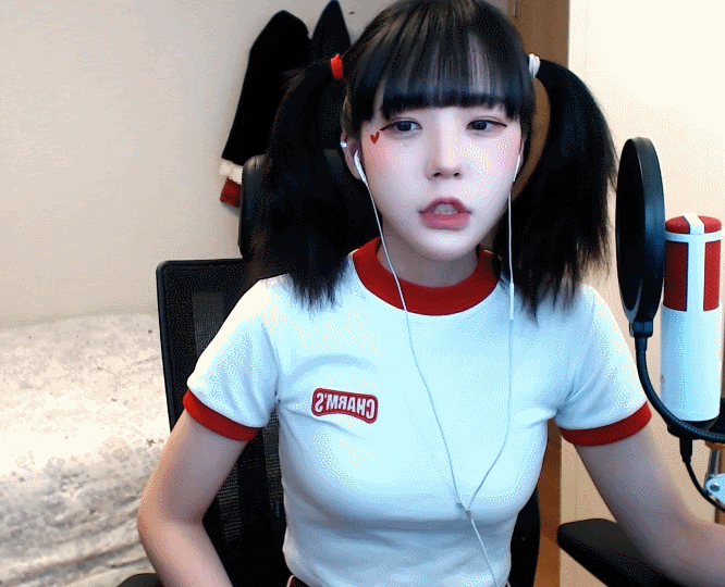 With a very hot body, although Yeofu rarely shows off her figure
