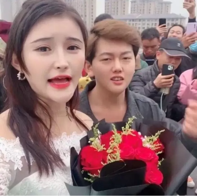 The girl attracted a lot of attention as many took the opportunity to film and livestream