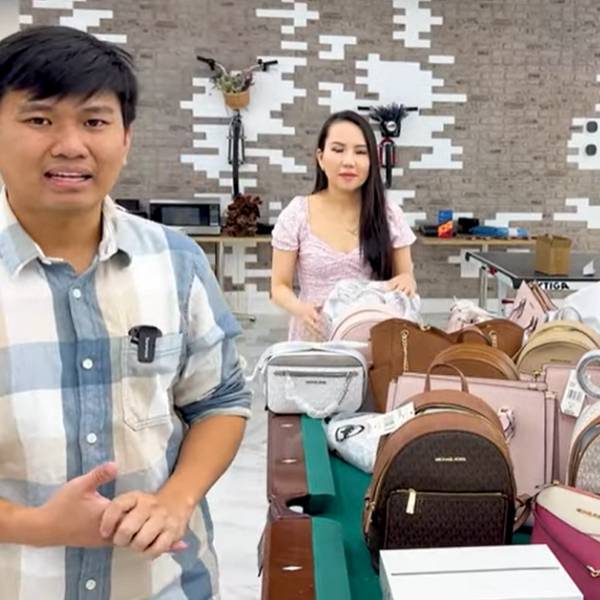 Vuong Pham with gifts for fans for the New Year
