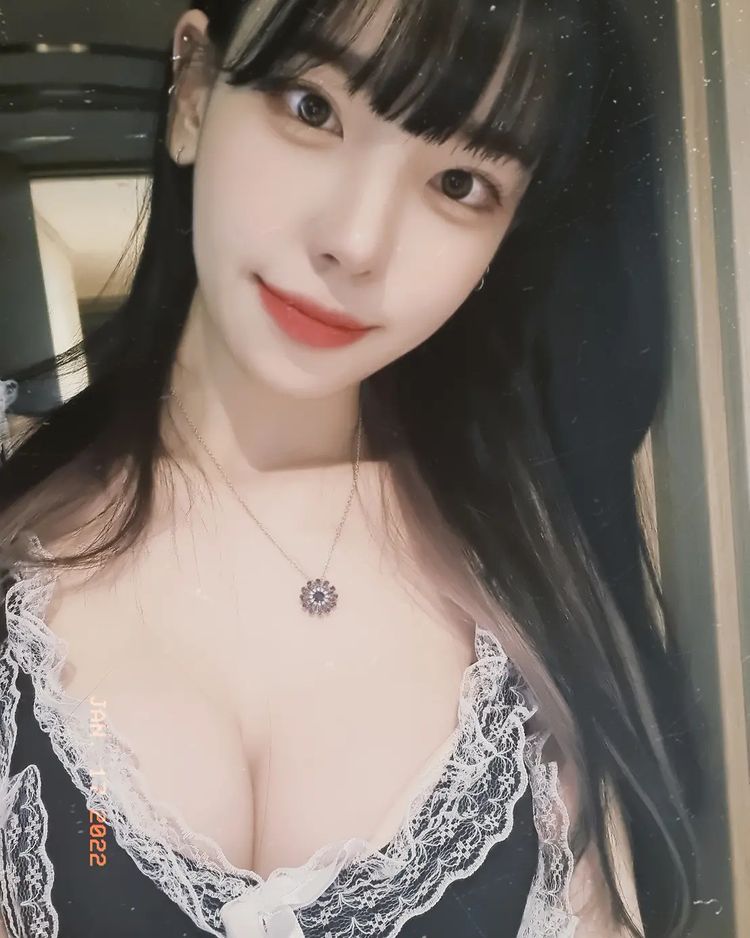 Yoon-jin felt creeped out after reading her stalker's diary