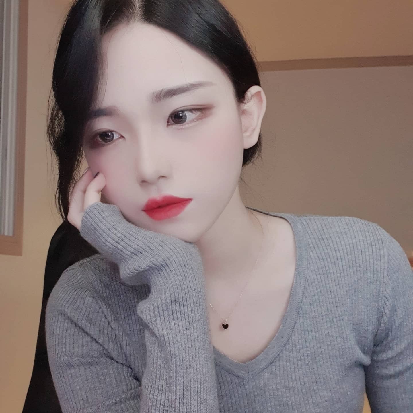 The famous drama with her boyfriend caused the hot girl to endure quite a bit of backlash