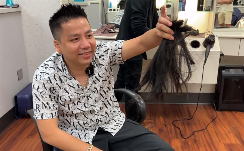 He also says goodbye to the hair he carefully 'raised' for over two years