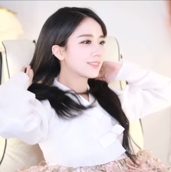 Min-jung, the beautiful streamer in the story