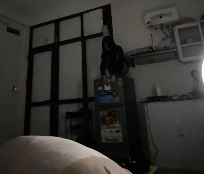 The image the young man posted to seek help from the online community
