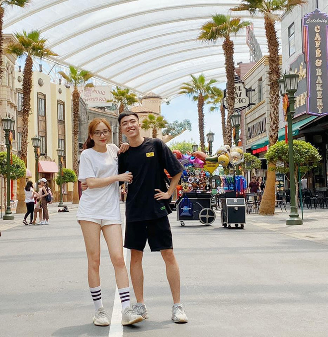 Xuân Bách Surprises with a Change in Addressing His Girlfriend, Also Plans a New Romantic Strategy? 1 In the early days of getting to know each other, the couple often texted, and there were times they talked until 2 - 3 AM.
