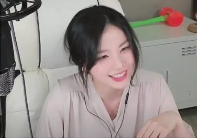 The beautiful face that fans are too familiar with from Asteroid