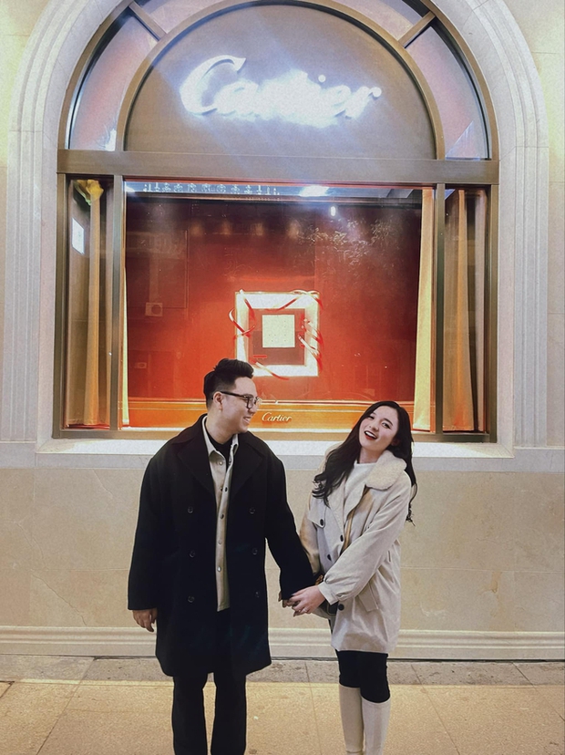 MC Phuong Thao happily with her husband