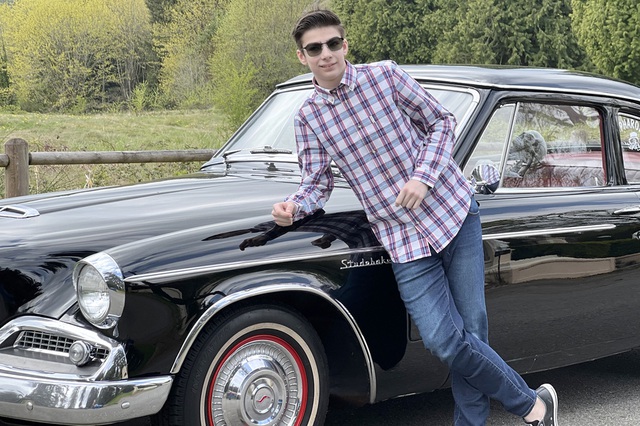 Anthony Schmidt next to his classic Studebaker car - Photo: anthonyryanschmidt.com