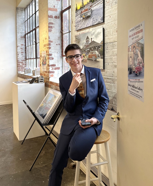 Anthony at one of his photo exhibitions - Photo: anthonyryanschmidt.com