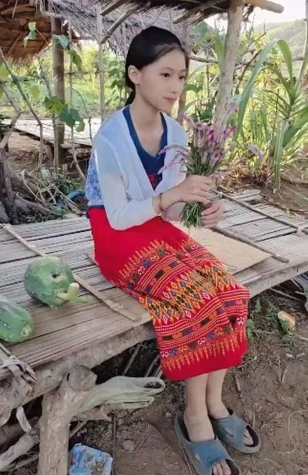 "Tay Thi Selling Fish" and the Country Girl Impressing with Her Beautiful Looks: Will She Lose Herself in the Livestreaming Industry? 4 photo 3 1657594769925723180644