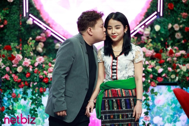 Thuy Lam and Anh Khoa exchanged dating opportunities at the end of the program
