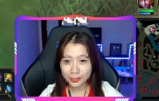 Female streamer N.T.T.L.