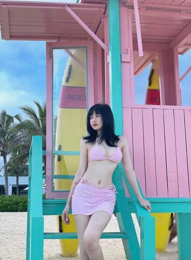 Lưu Đê Ly Strikes a 'Fiery' Pose, Tâm Tít Dares with a Bikini Dress 7 Netizens are in awe of Tâm Tít's stunning figure despite having given birth twice.