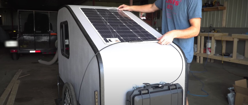 He also installed a 100W solar panel on the roof, running wires to connect them to a backup charger placed in a shelf inside the 'house' - Photo: Drew Builds Stuff/YouTube