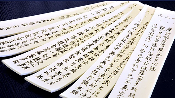 The ink on the noodle sheets is made from natural ingredients, safe for health