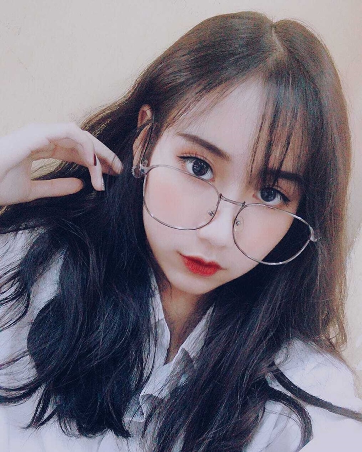 Unlike many other beauties on the 2022 World Cup Hot Program, Hoa Tường Vi rarely posts public photos on Facebook and Instagram. Her accounts on these two social networks only have a few thousand followers.