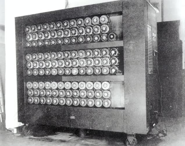 Incredible Drama in the 4.0 Era: Moderator Bans Vietnamese Artist's Work Over AI Suspicion 5 We have come a long way since Alan Turing's code-breaking machine was created - Photo: Internet.