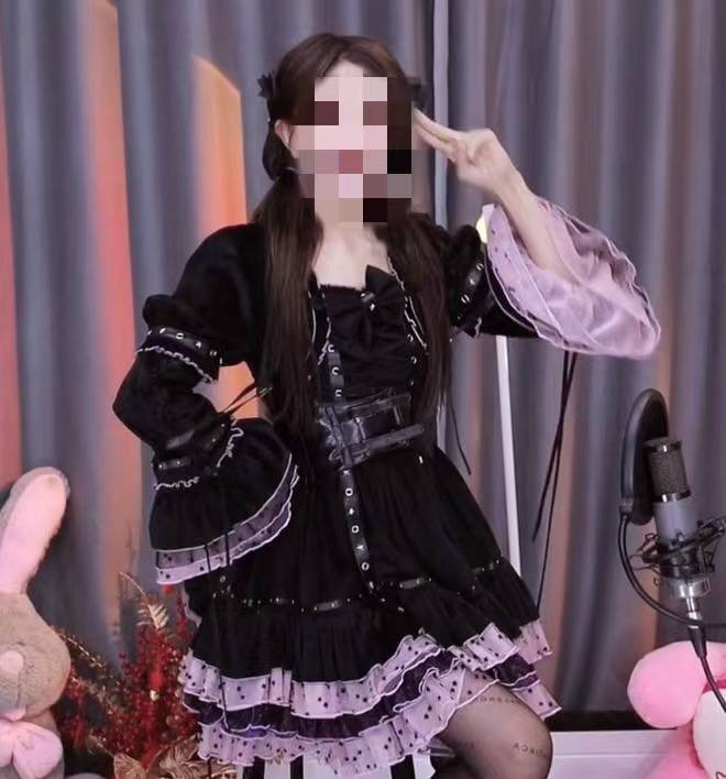 Donates a Huge Amount to a Female Streamer, Gamer Caught by Wife During Livestream 1 Illustrative image