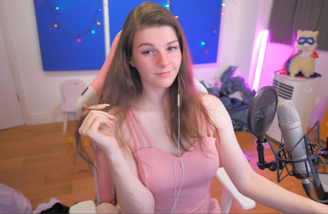 Dressed and Made Up Like a Girl, Male Streamer Shockingly Banned for Touching His Own Chest 3 But Jude was recently banned for accidentally touching his own chest