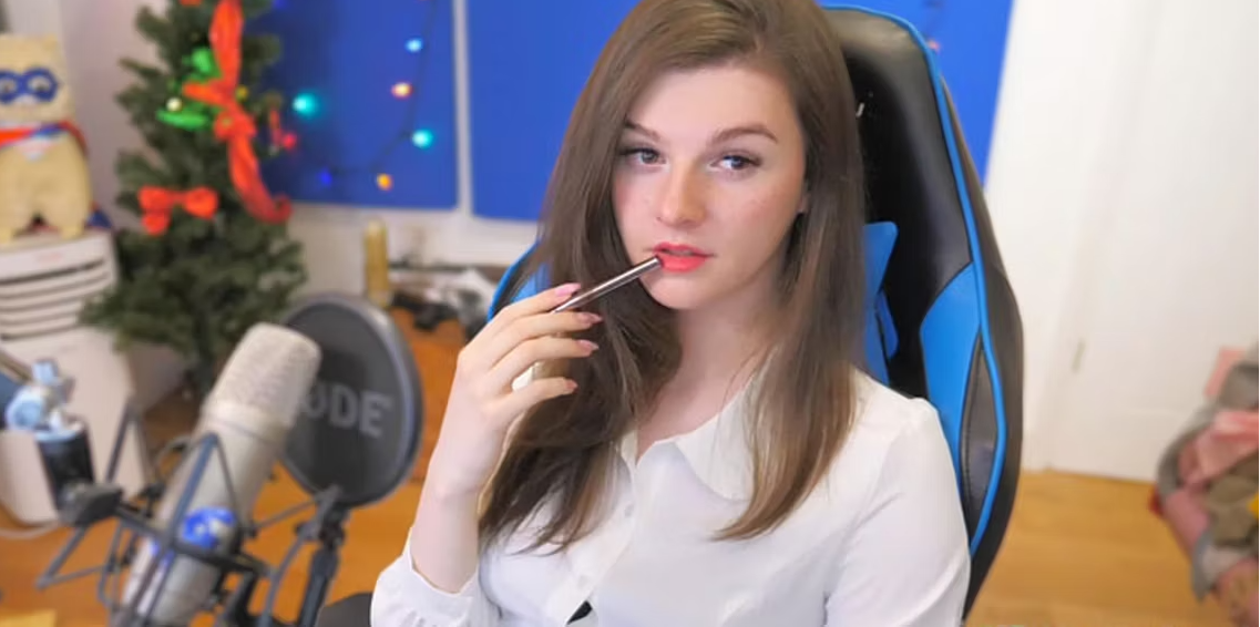 Dressed and Made Up Like a Girl, Male Streamer Shockingly Banned for Touching His Own Chest 1 Jude - the streamer and the main character of the story