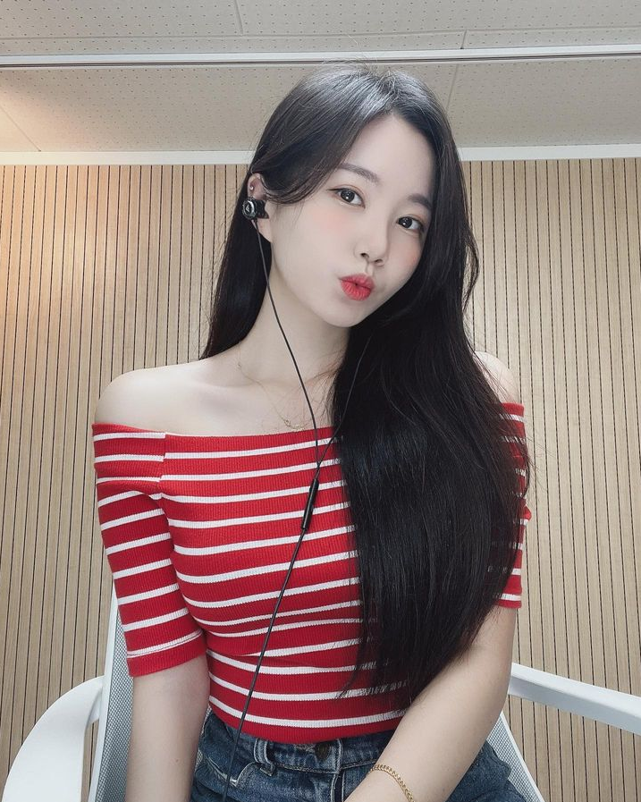 With an average of only 7 viewers on her channel, the beautiful female streamer reveals a monthly income of 120 million VND 1 Sumdaeng - the main character of the story