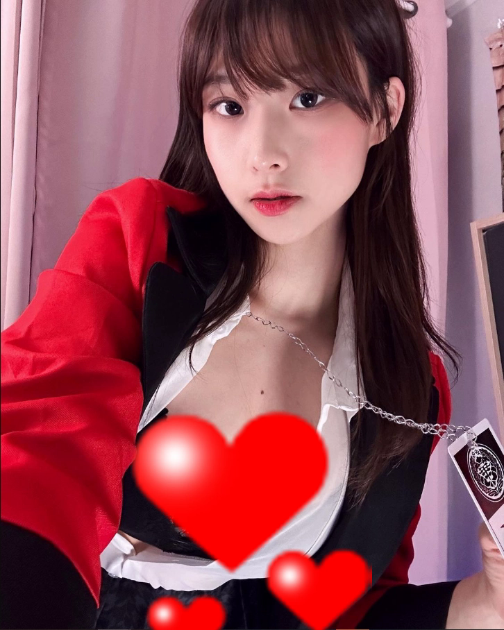 Beautiful streamer surprised by a message offering to pay for childbirth, supporting 20 million VND a month 2 The female streamer was surprised to receive an inappropriate message offering to 'give birth'