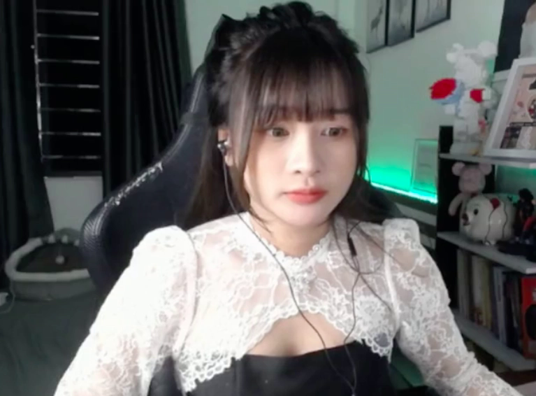 Clarifying the Ban Rumor, MC Lyly Sury Reveals the Real Reason for Her Absence at ĐTDV 3 anh chup man hinh 2023 03 02 luc 061922 1677714060192662290559 1677728414700 16777284147581616280920
