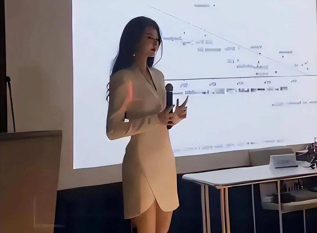 Netizens Debate Over Stunning Female Lecturer's Photo That Looks Just Like AI 1 base64 1677923312220361812082 1677926096997 16779260974381072238085