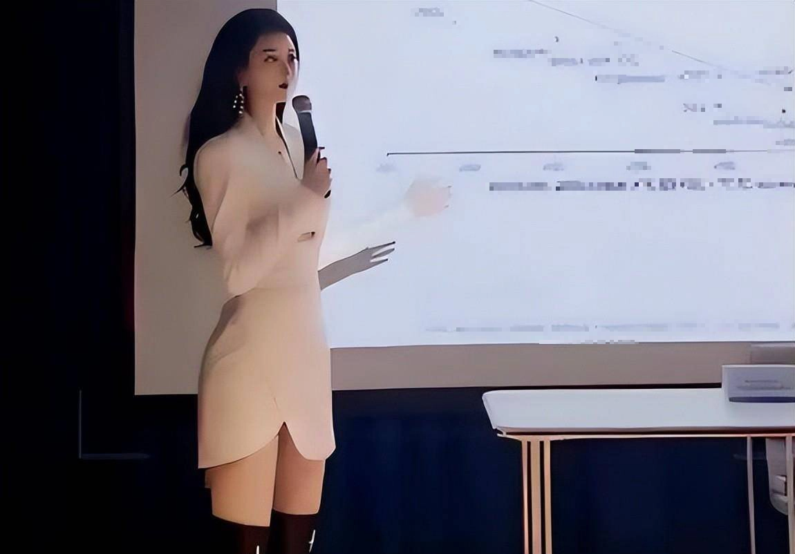 Netizens Debate Over Stunning Female Lecturer's Photo That Looks Just Like AI 2 base64 1677923329475582716009 1677926101539 1677926101626239016831